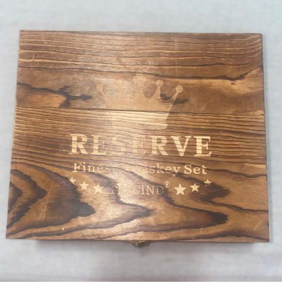 Reserve Finest Whiskey Set TRSCIND Cooling Stones Glasses Wood Box - Picture 2 of 3